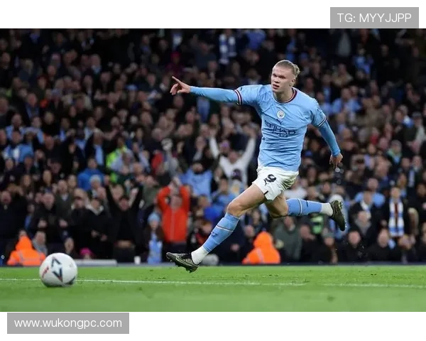 C罗与哈兰德:新老时代终结者的效率与角色差异解析 C罗与哈兰德:新老时代终结者的效率与角色差异解析