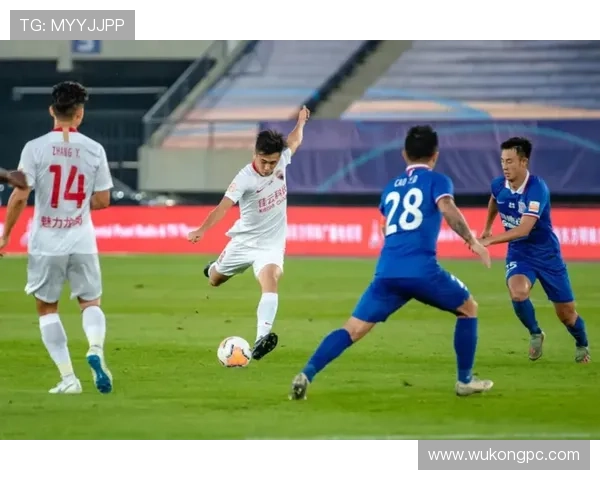 申花中场看似运转正常，实则一到关键连接就断链