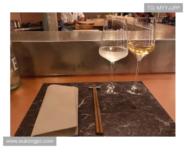 汪周雨训练完直接拎爱马仕去吃人均三千的日料？