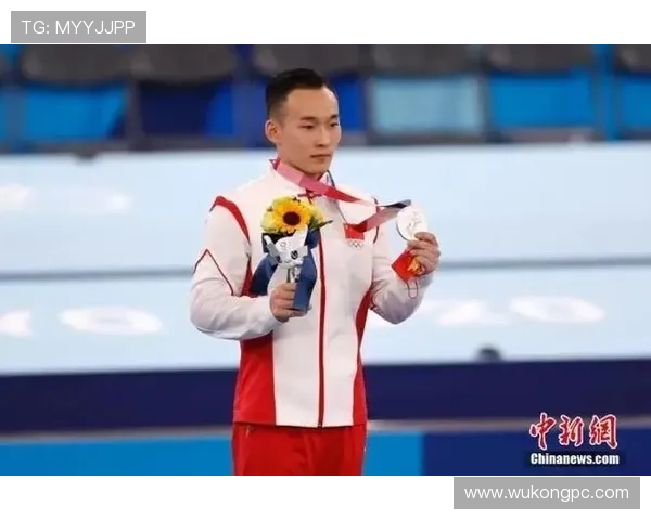 肖若腾赛前啃鸡腿，领奖台下喝蛋白粉兑眼泪