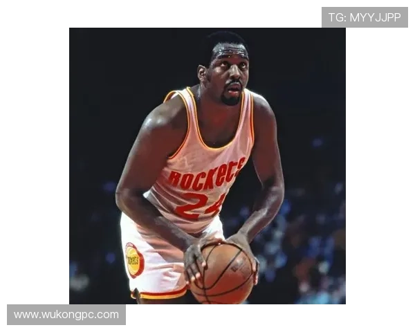 摩西·马龙内线强攻造犯规显著提升球队篮下威胁