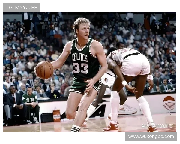 拉里·伯德关键时刻无球跑动拉开空间提升球队得分效率